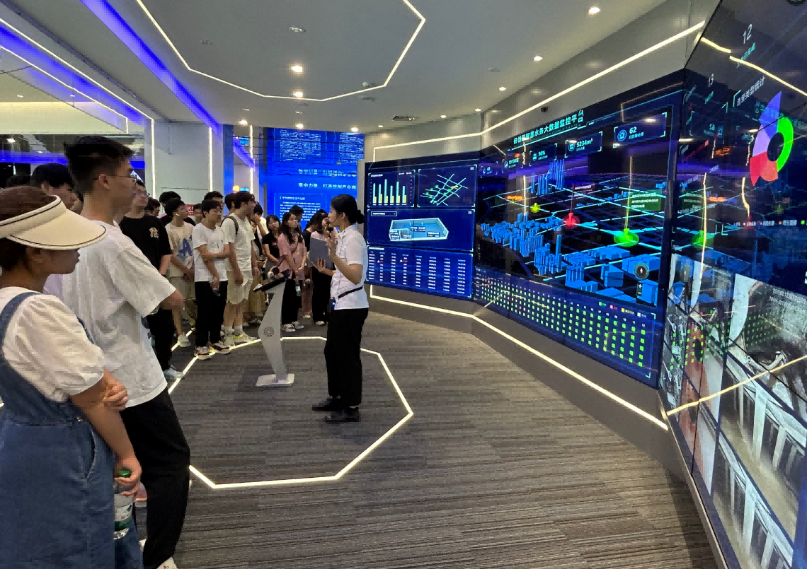 bti必一体育(b-sports)科技IT精英暑期实训营活动日 | 探秘南京江北新区研创园 科技火花点亮未来梦想